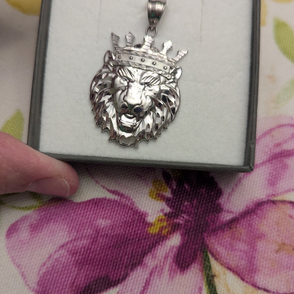 Silver Lion Head Pendant Necklace